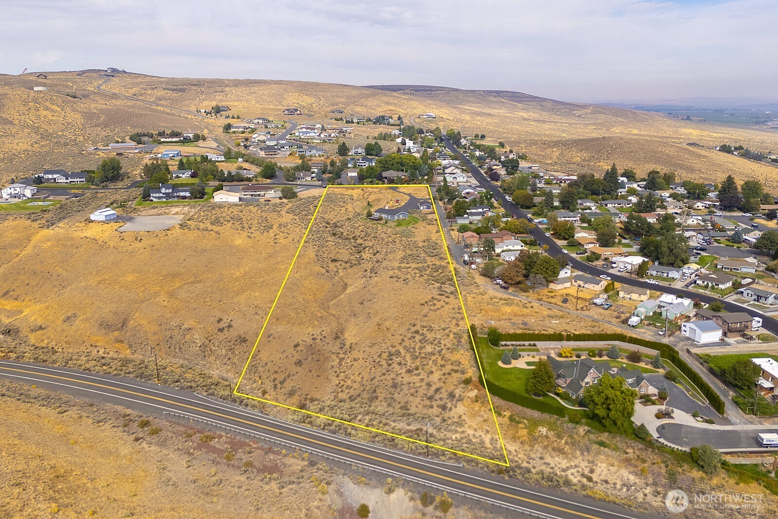 435 Maringo Road Ephrata, WA 98823 - Photo 39 of 40 an aerial view of residential building with an ocean view