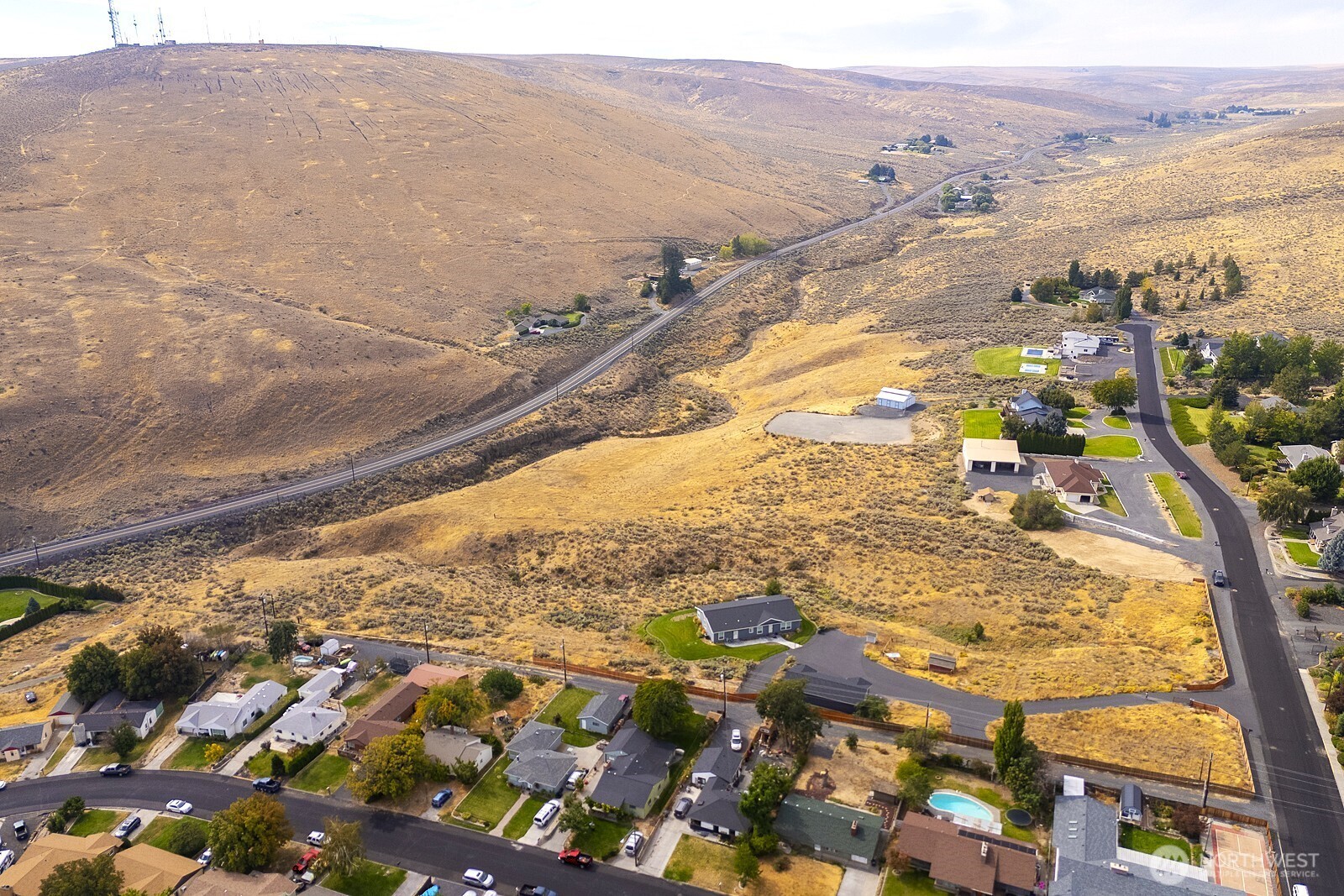 435 Maringo Road Ephrata, WA 98823 - Photo 7 of 40 a view of city and mountain