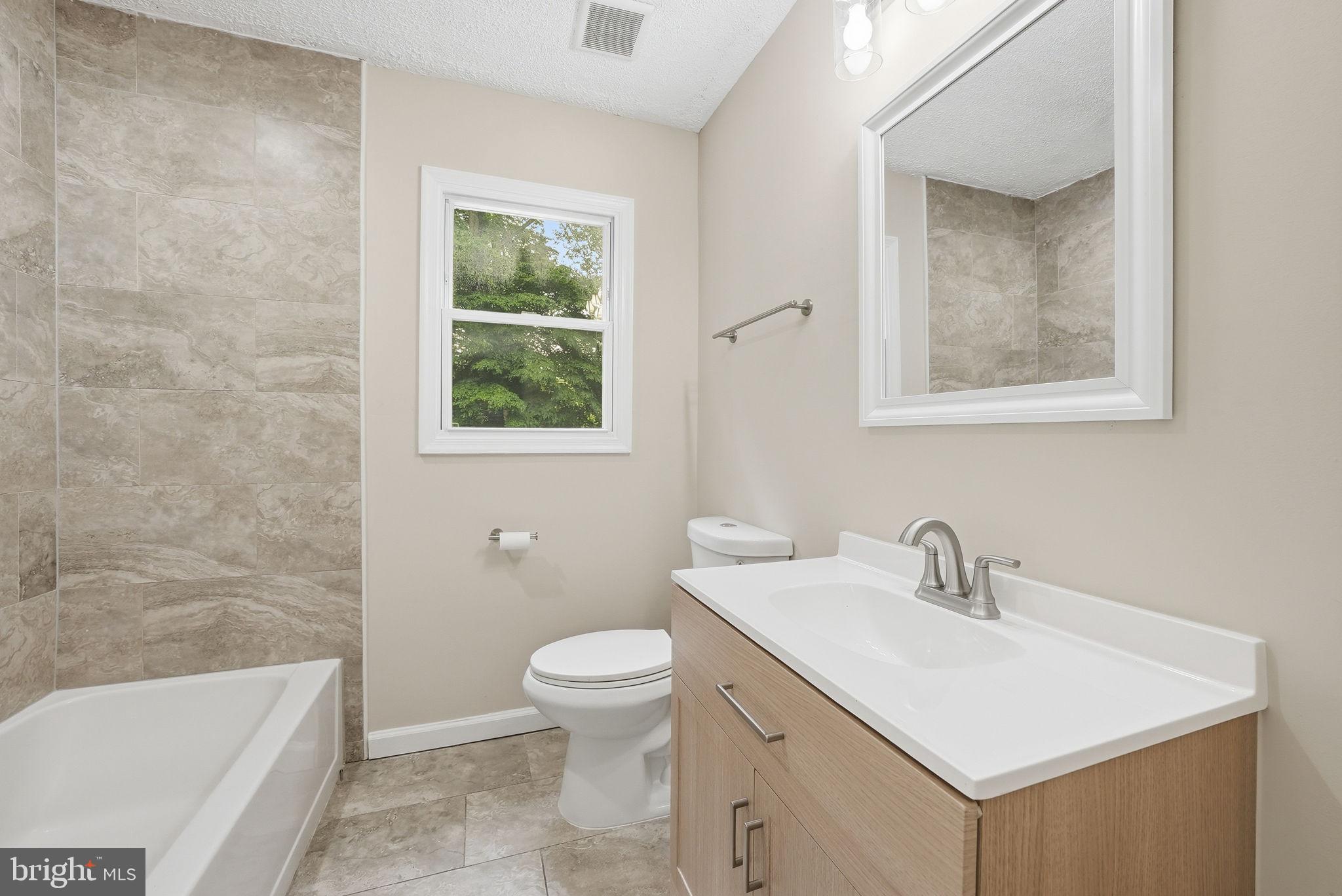 4915 Sharon Road Temple Hills, MD 20748 - Photo 11 of 25 Main Level Hallway Bath