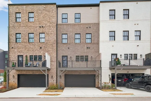 $799,900 | 332 Sugarview Road, Sugar Hill, GA 30518