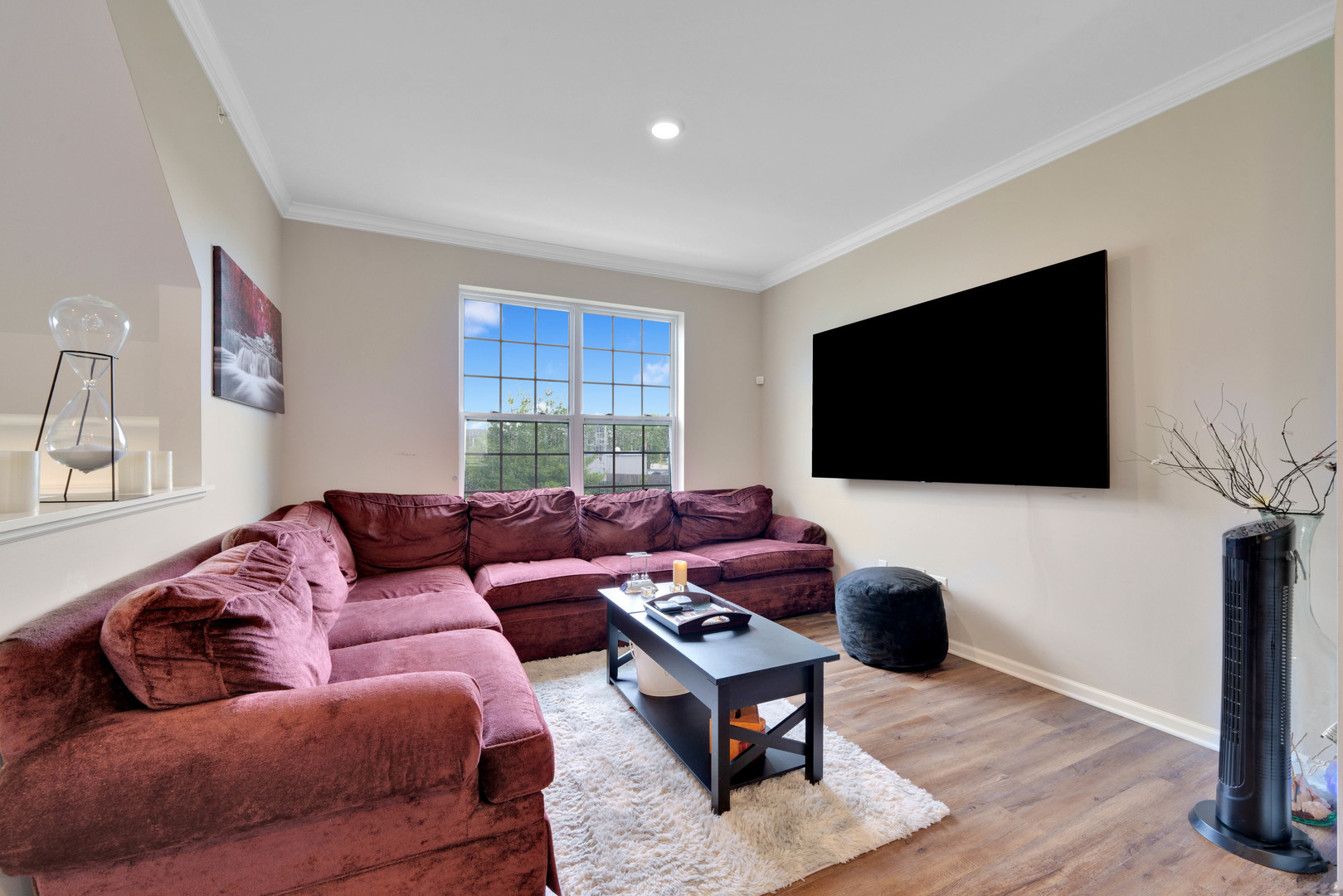 10332 Kerry Ridge Court Chicago Ridge, IL 60415 - Photo 12 of 19 a living room with furniture and a flat screen tv