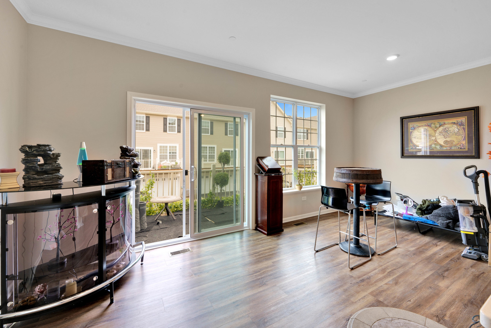 10332 Kerry Ridge Court Chicago Ridge, IL 60415 - Photo 10 of 19 a view of a livingroom with workspace and a window