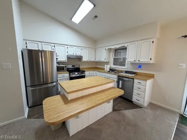 $1,400 | 2543 Cottage Place, Greensboro, NC 27455