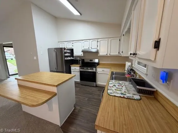 $1,400 | 2543 Cottage Place, Greensboro, NC 27455