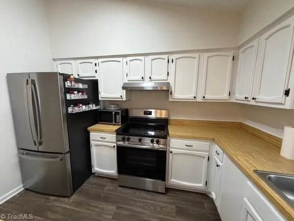 $1,400 | 2543 Cottage Place, Greensboro, NC 27455