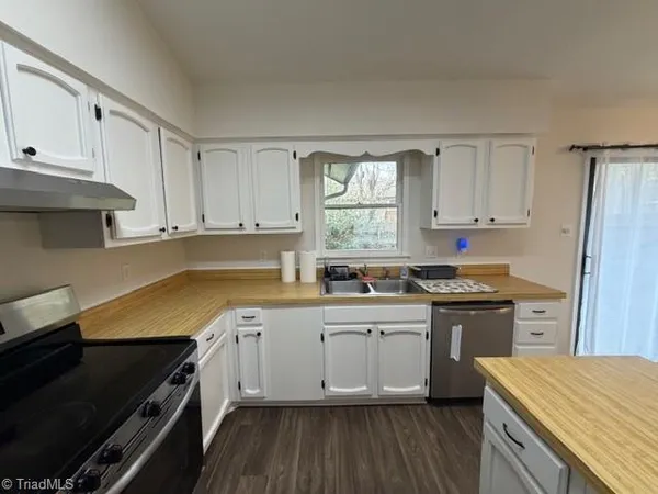 $1,400 | 2543 Cottage Place, Greensboro, NC 27455