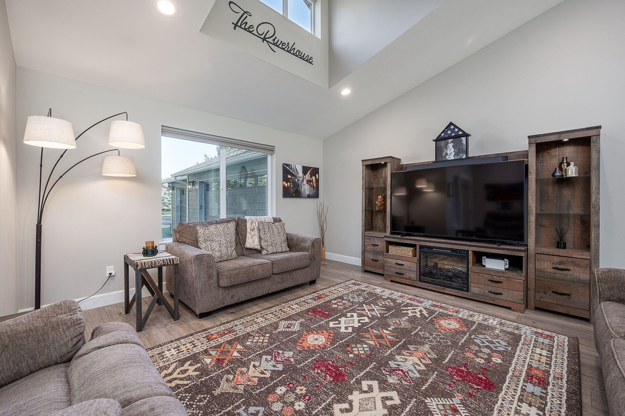 53845 Pine Grove Road La Pine, OR 97739 - Photo 8 of 53 Living Room