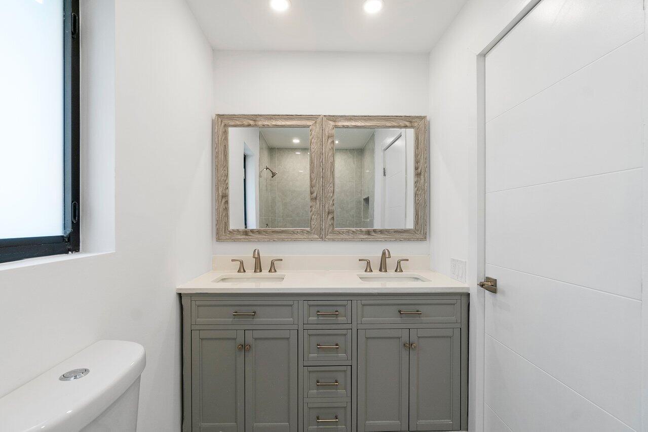 742 Appleby Street Boca Raton, FL 33487 - Photo 10 of 22 Bathroom 1