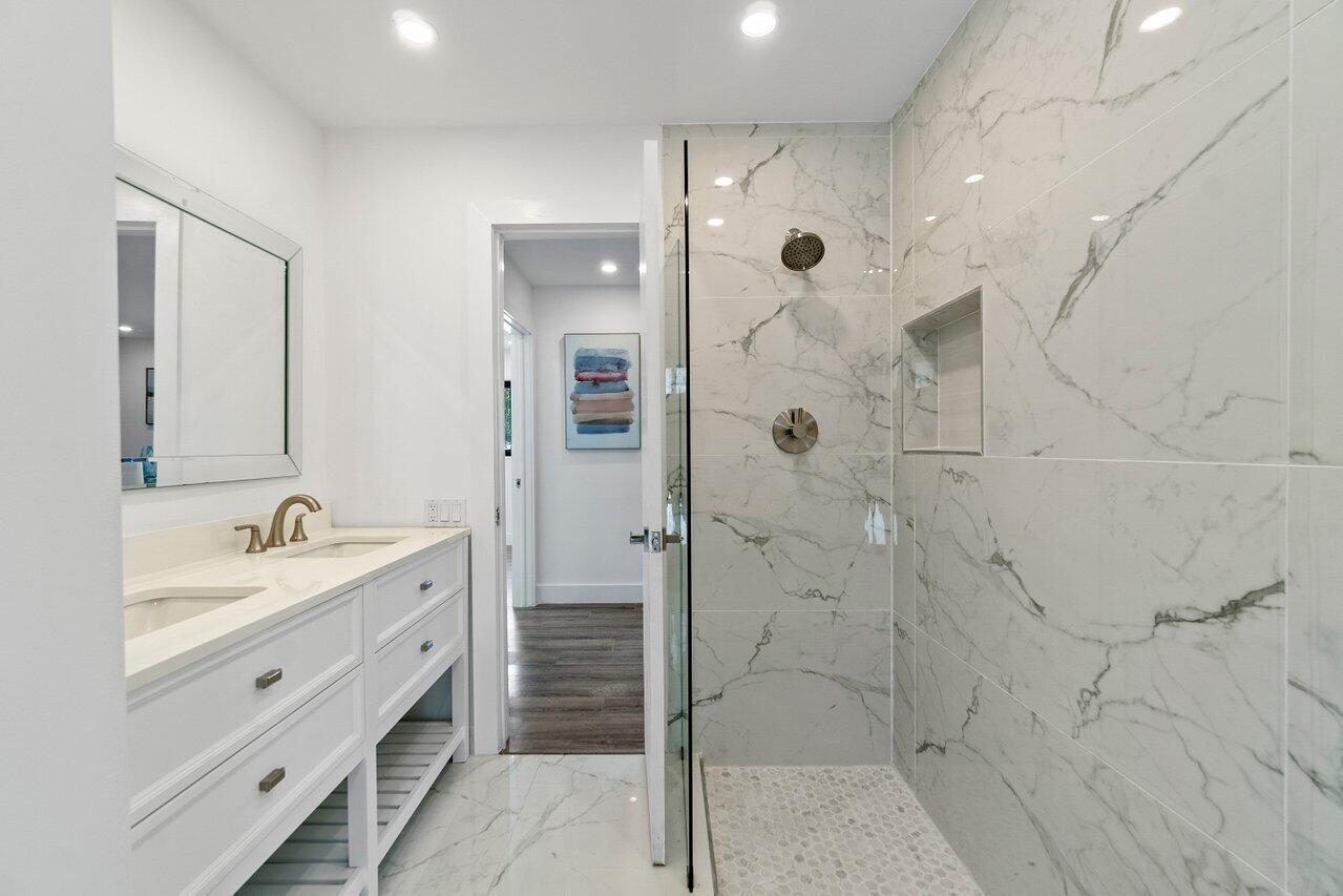 742 Appleby Street Boca Raton, FL 33487 - Photo 12 of 22 Bathroom 2