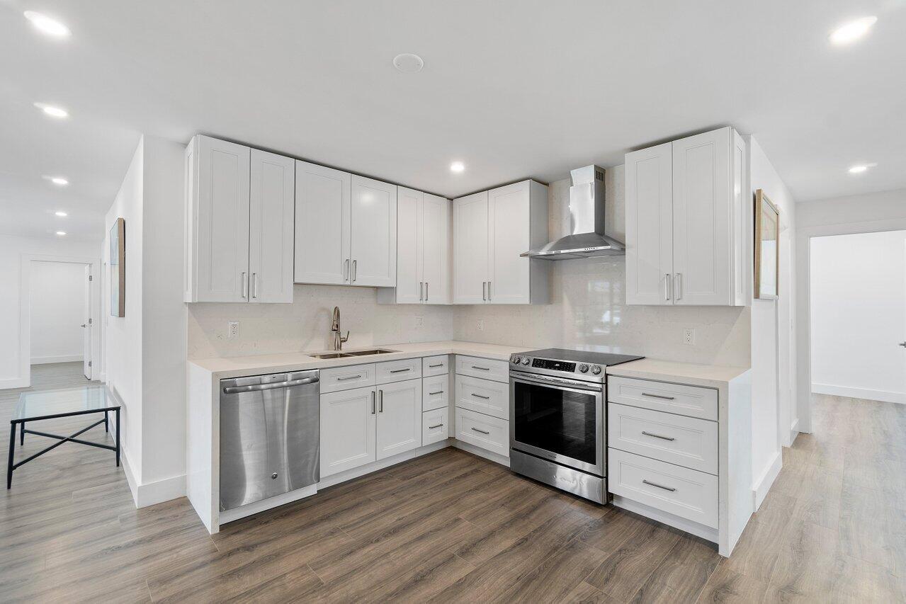 742 Appleby Street Boca Raton, FL 33487 - Photo 4 of 22 Kitchen