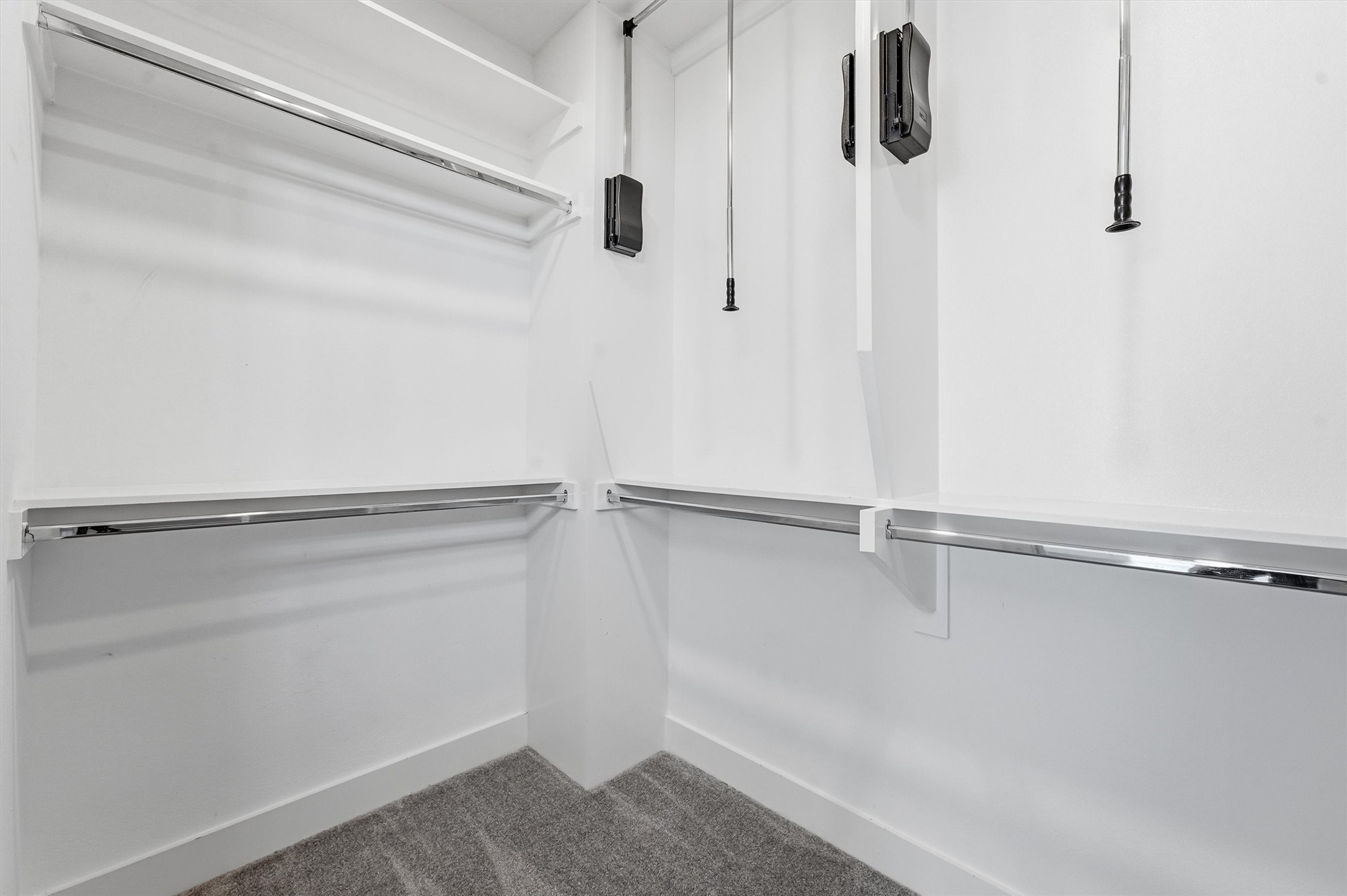 2338 Commerce Street Houston, TX 77003 - Photo 22 of 29 One of TWO walk-in closets for the primary bedroom