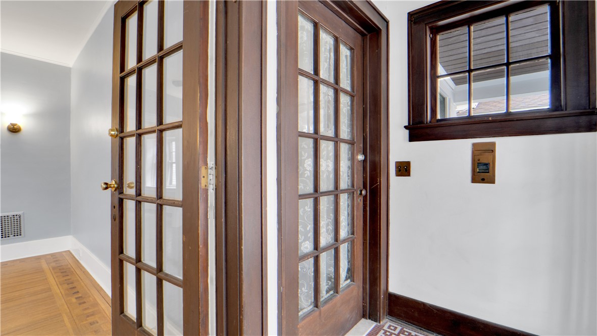 45-47 Werner Park Rochester, NY 14620 - Photo 4 of 35