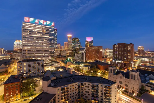 $3,995 | 1225 Lasalle Avenue, Unit 2301, Minneapolis, MN 55403