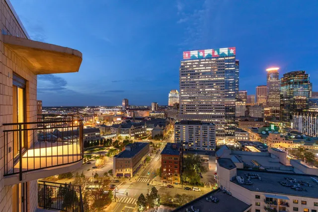 $3,995 | 1225 Lasalle Avenue, Unit 2301, Minneapolis, MN 55403