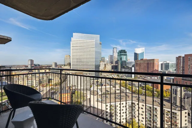 $3,995 | 1225 Lasalle Avenue, Unit 2301, Minneapolis, MN 55403