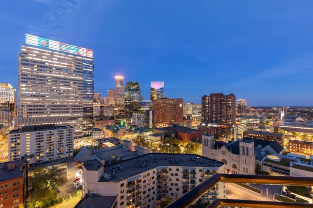 $3,995 | 1225 Lasalle Avenue, Unit 2301, Minneapolis, MN 55403