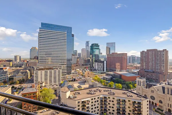 $3,995 | 1225 Lasalle Avenue, Unit 2301, Minneapolis, MN 55403