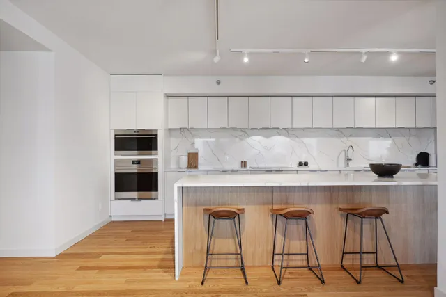 $3,995 | 1225 Lasalle Avenue, Unit 2301, Minneapolis, MN 55403