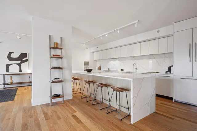 $3,995 | 1225 Lasalle Avenue, Unit 2301, Minneapolis, MN 55403