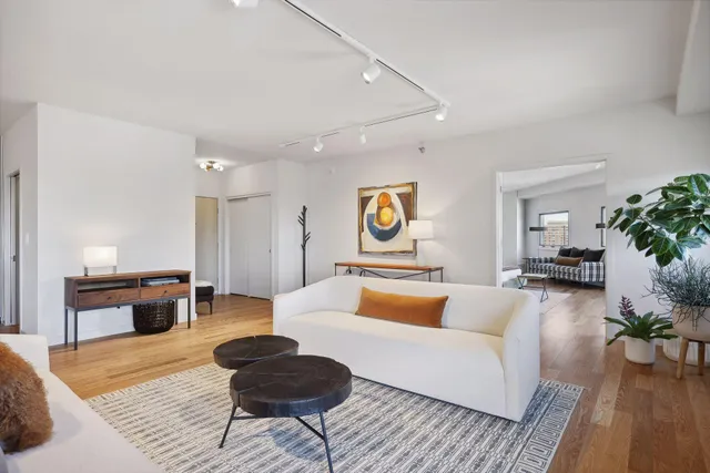 $3,995 | 1225 Lasalle Avenue, Unit 2301, Minneapolis, MN 55403