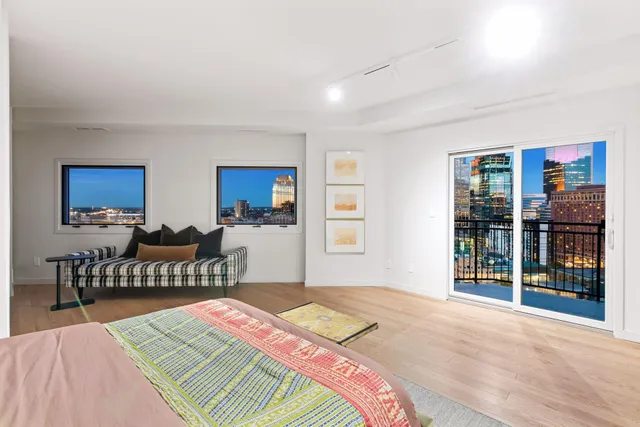 $3,995 | 1225 Lasalle Avenue, Unit 2301, Minneapolis, MN 55403