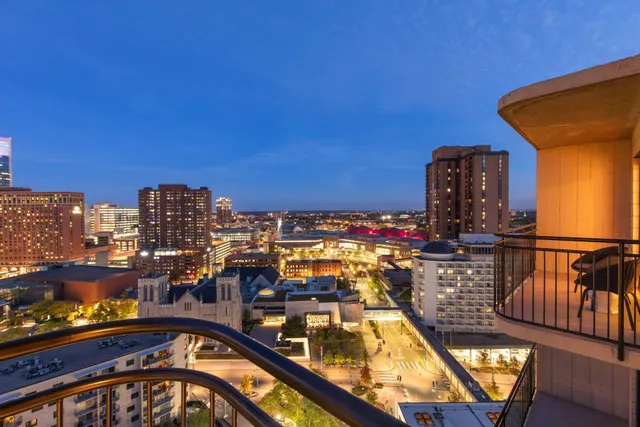 $3,995 | 1225 Lasalle Avenue, Unit 2301, Minneapolis, MN 55403