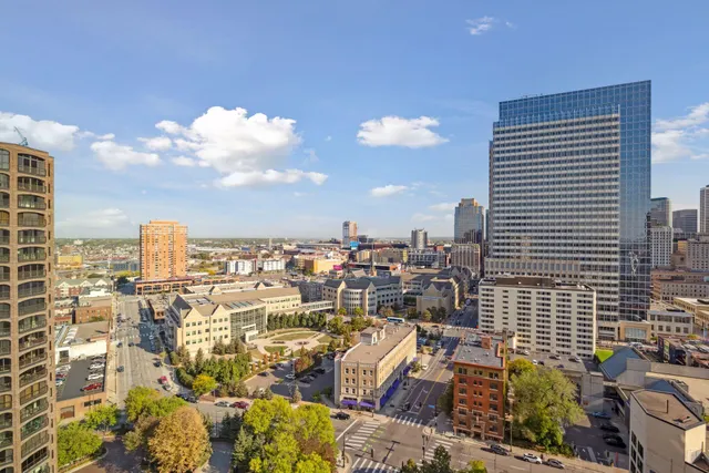 $3,995 | 1225 Lasalle Avenue, Unit 2301, Minneapolis, MN 55403