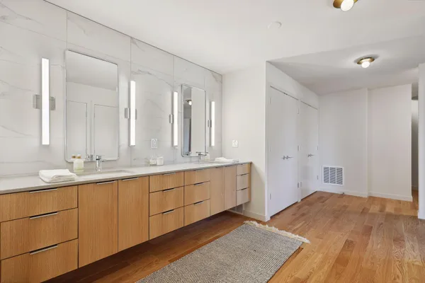 $3,995 | 1225 Lasalle Avenue, Unit 2301, Minneapolis, MN 55403