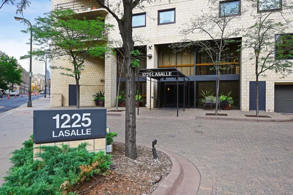 $3,995 | 1225 Lasalle Avenue, Unit 2301, Minneapolis, MN 55403