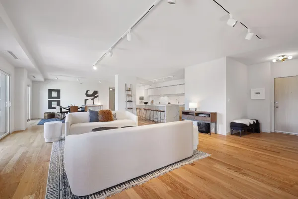 $3,995 | 1225 Lasalle Avenue, Unit 2301, Minneapolis, MN 55403