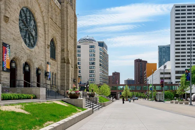 $3,995 | 1225 Lasalle Avenue, Unit 2301, Minneapolis, MN 55403