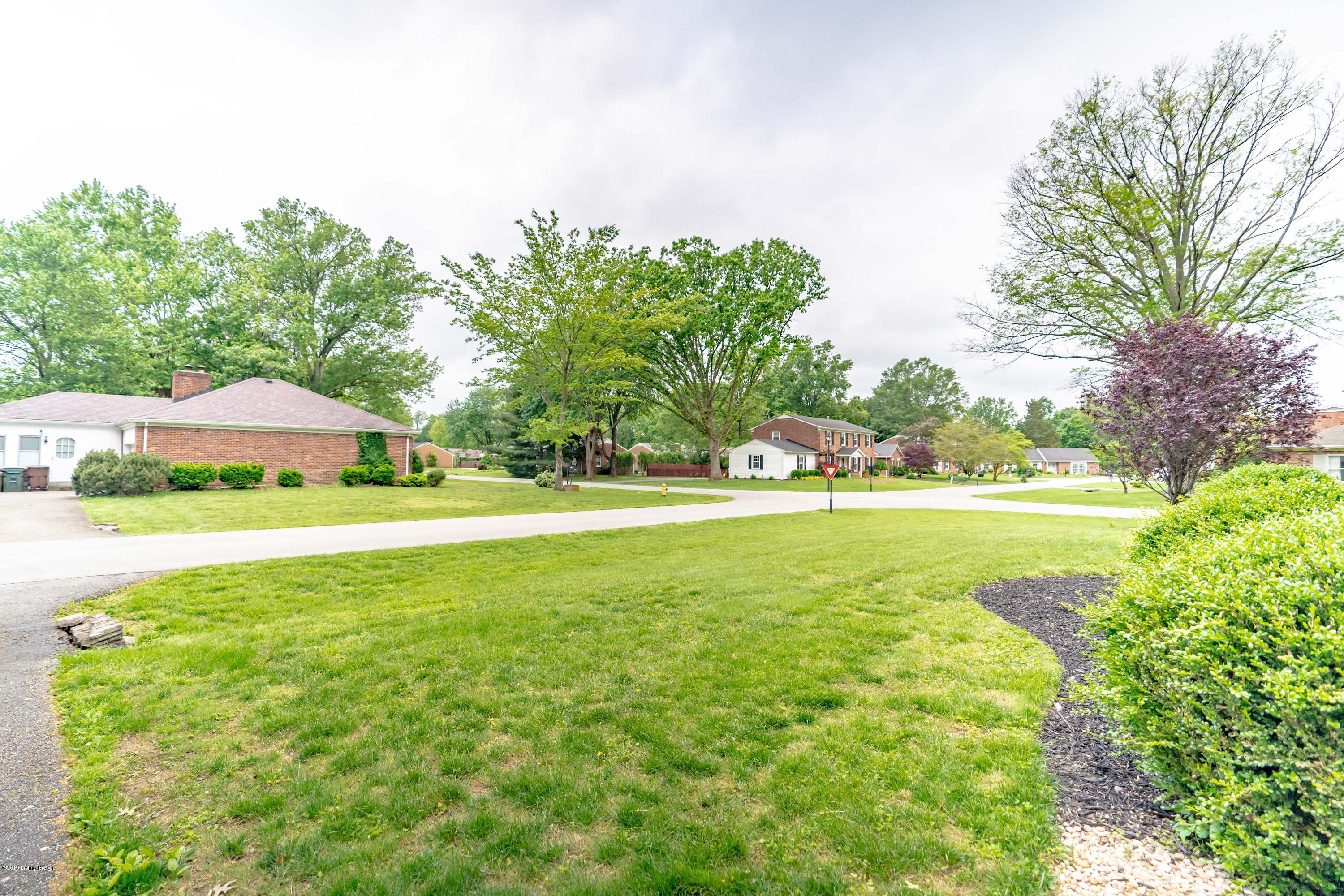 8612 Banbridge Road Louisville, KY 40242 - Photo 23 of 27 Front Yard