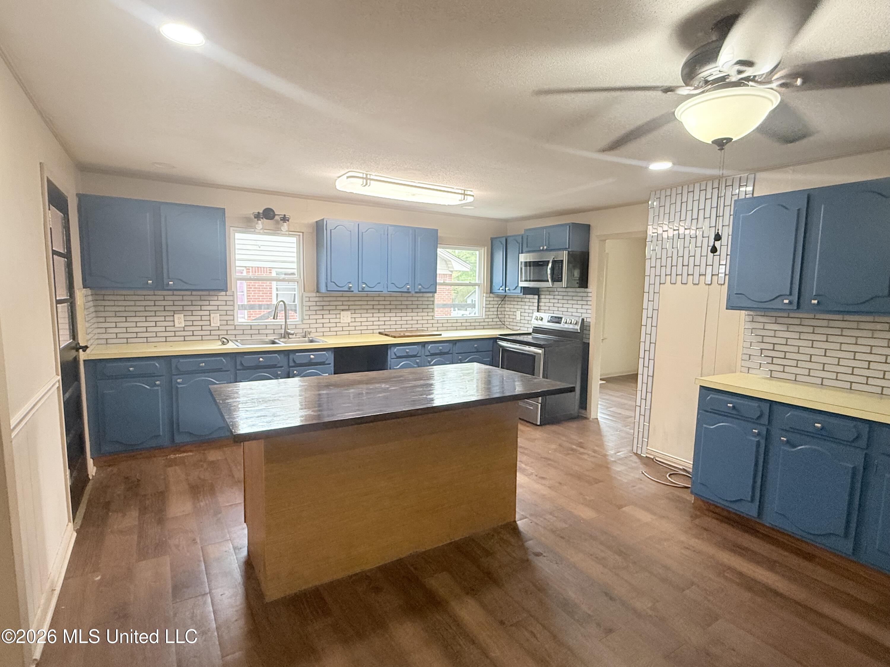 2135 Long Street Grenada, MS 38901 - Photo 3 of 26 IMG_7244