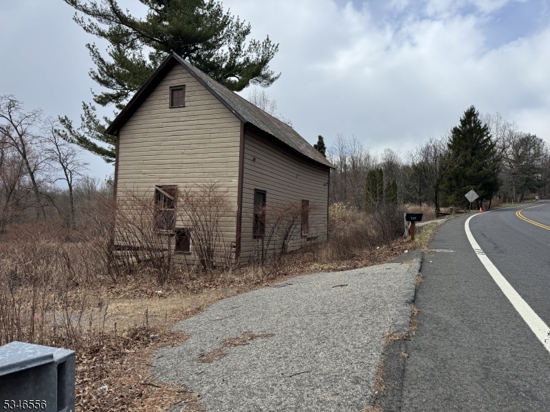 197 East Mill Road Long Valley, NJ 07853 - Photo 13 of 17