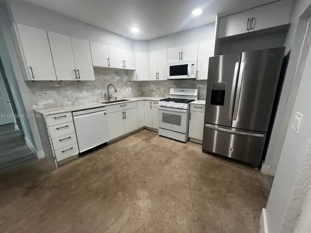$2,200 | 8500 Northwest 179th Street, Unit 8500, Hialeah, FL 33015