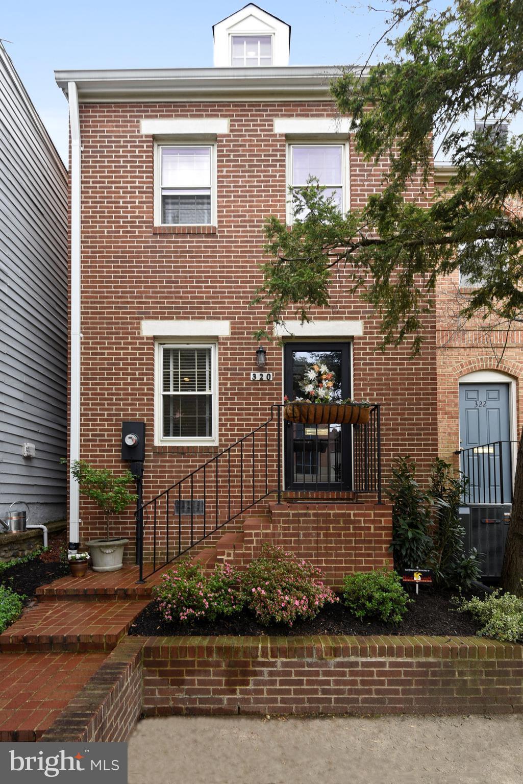 3 level brick townhouse w/parking in front