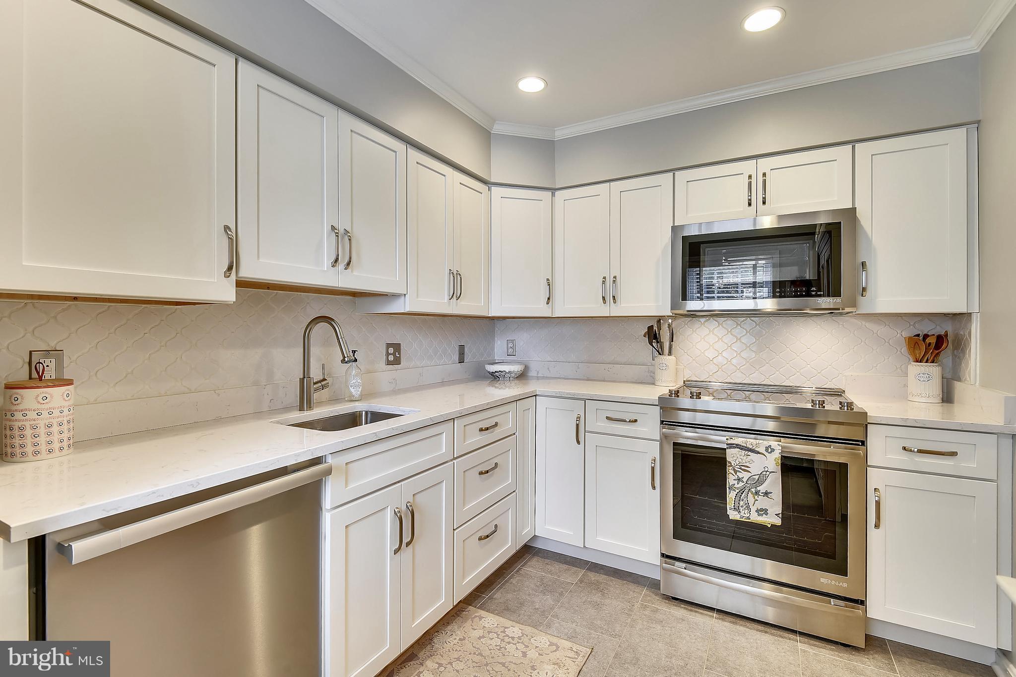 320 Commerce Street Alexandria, VA 22314 - Photo 3 of 30 Quartz, high-end appliances & custom cabinets