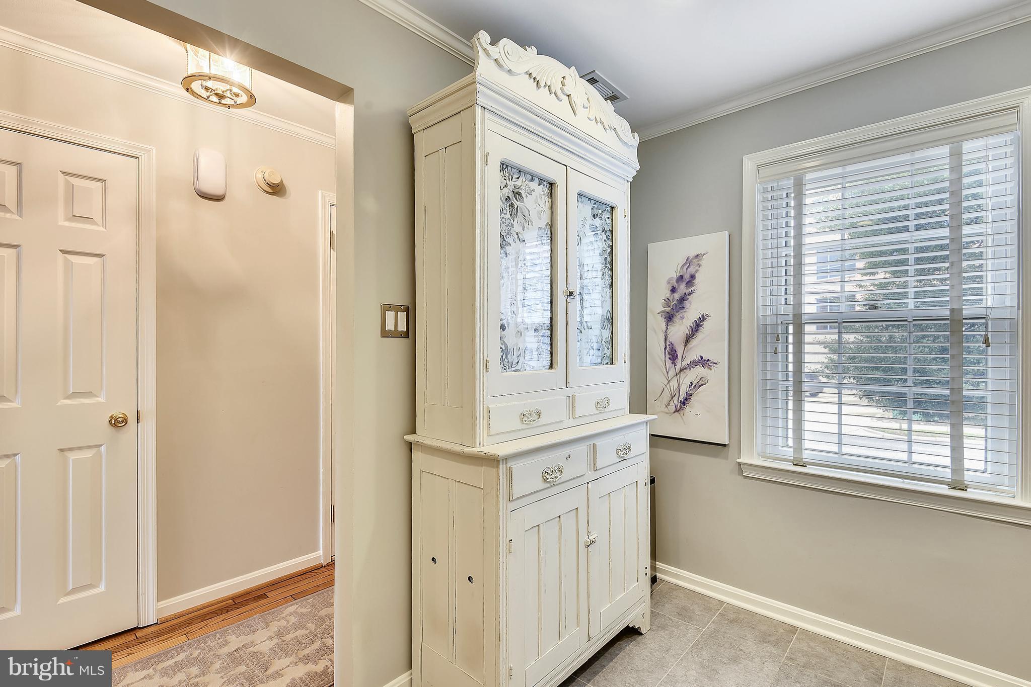 320 Commerce Street Alexandria, VA 22314 - Photo 5 of 30 Room for table or hutch