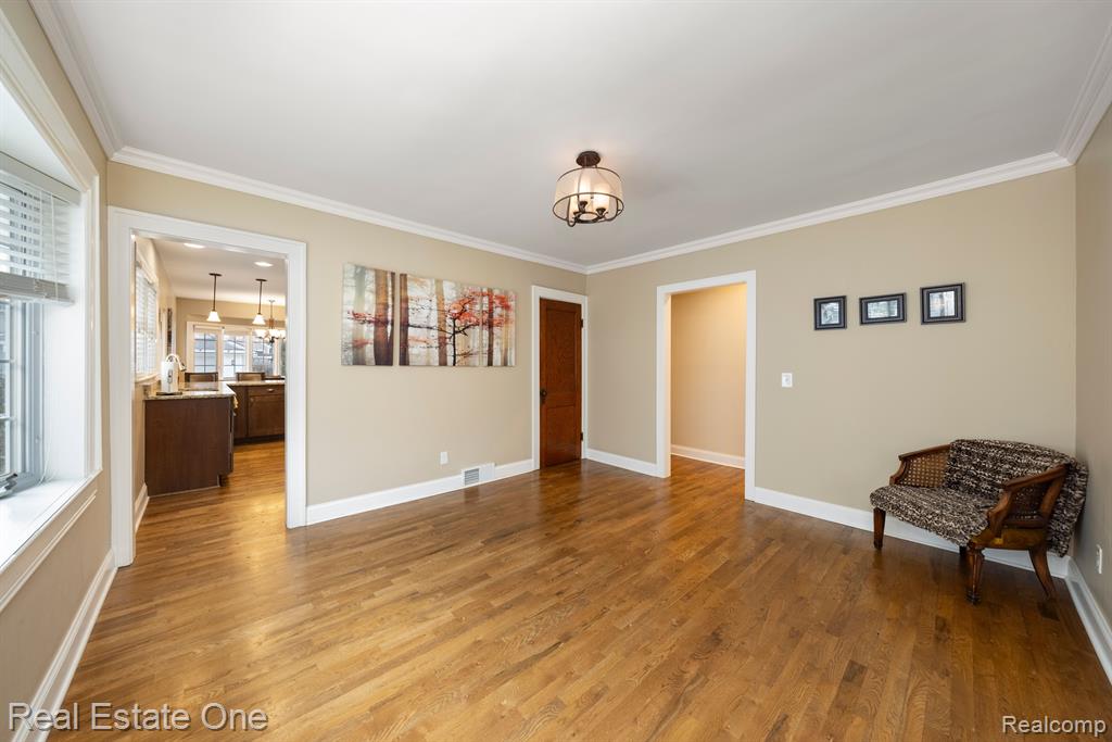 421 North Castell Avenue Rochester, MI 48307 - Photo 10 of 50