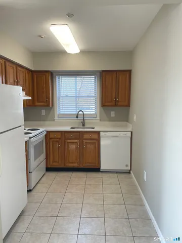 $2,100 | 5 Terrace Place, Unit B, New Milford, CT 06776