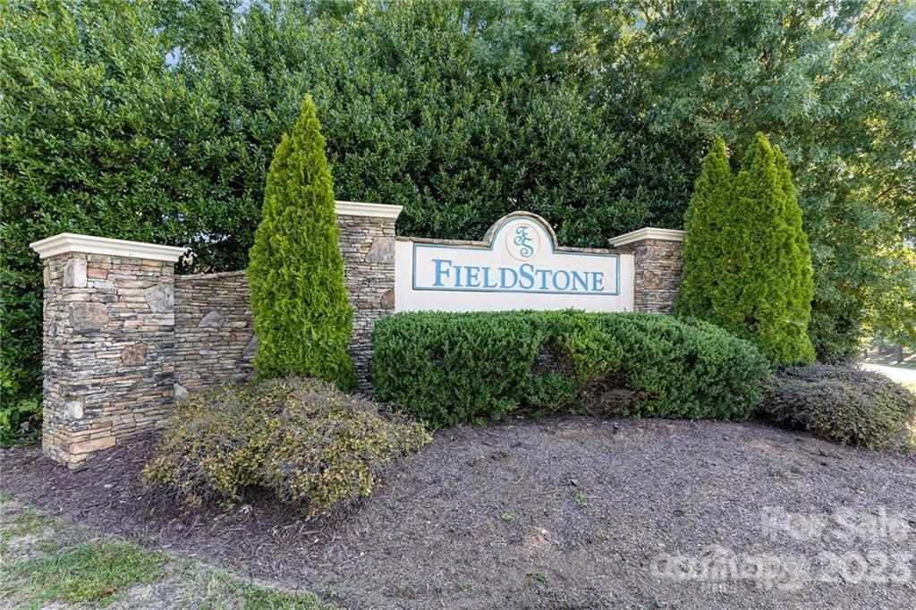 207 Dawn Mist Lane Fort Mill, SC 29708 - Photo 26 of 30 a sign that is sitting in front of a tree
