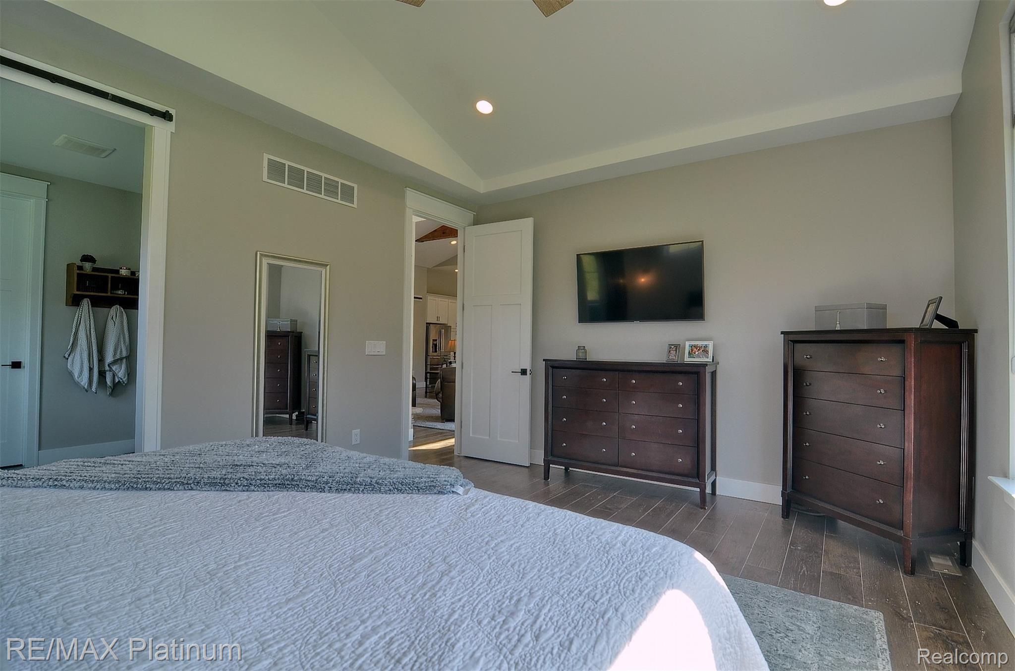 2800 Lannen Road Howell, MI 48855 - Photo 23 of 47 23-Master Bedroom 3rd View.jpg