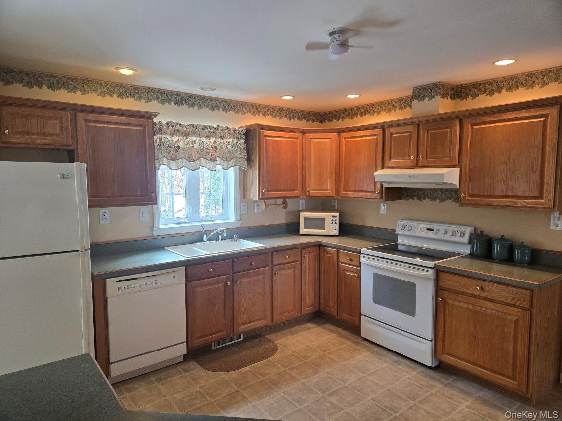 1407 Middle Road, Unit 265 Calverton, NY 11933 - Photo 2 of 11