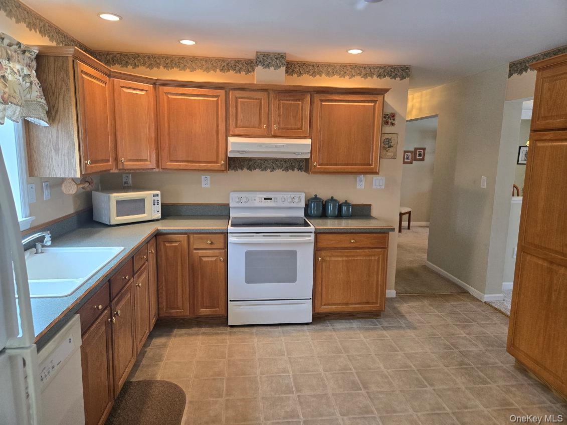 1407 Middle Road, Unit 265 Calverton, NY 11933 - Photo 3 of 11