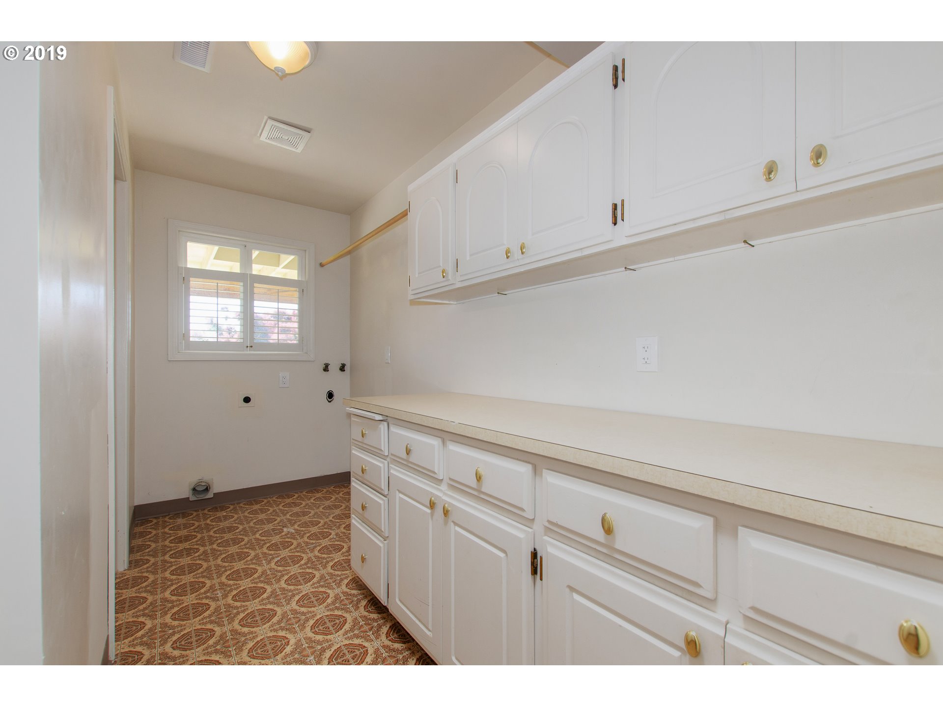 2463 Southeast Barnes Road Gresham, OR 97080 - Photo 17 of 23 Gallery Image 17