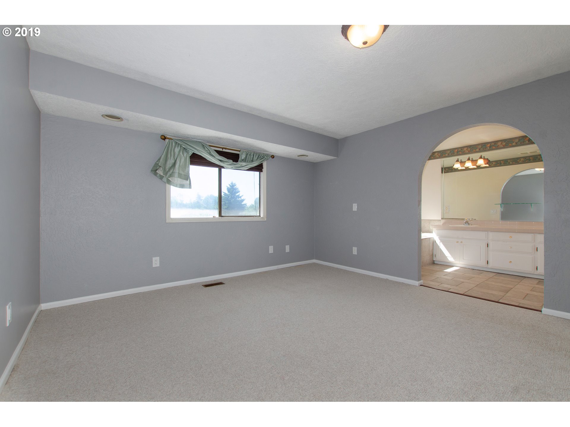 2463 Southeast Barnes Road Gresham, OR 97080 - Photo 8 of 23 Gallery Image 8