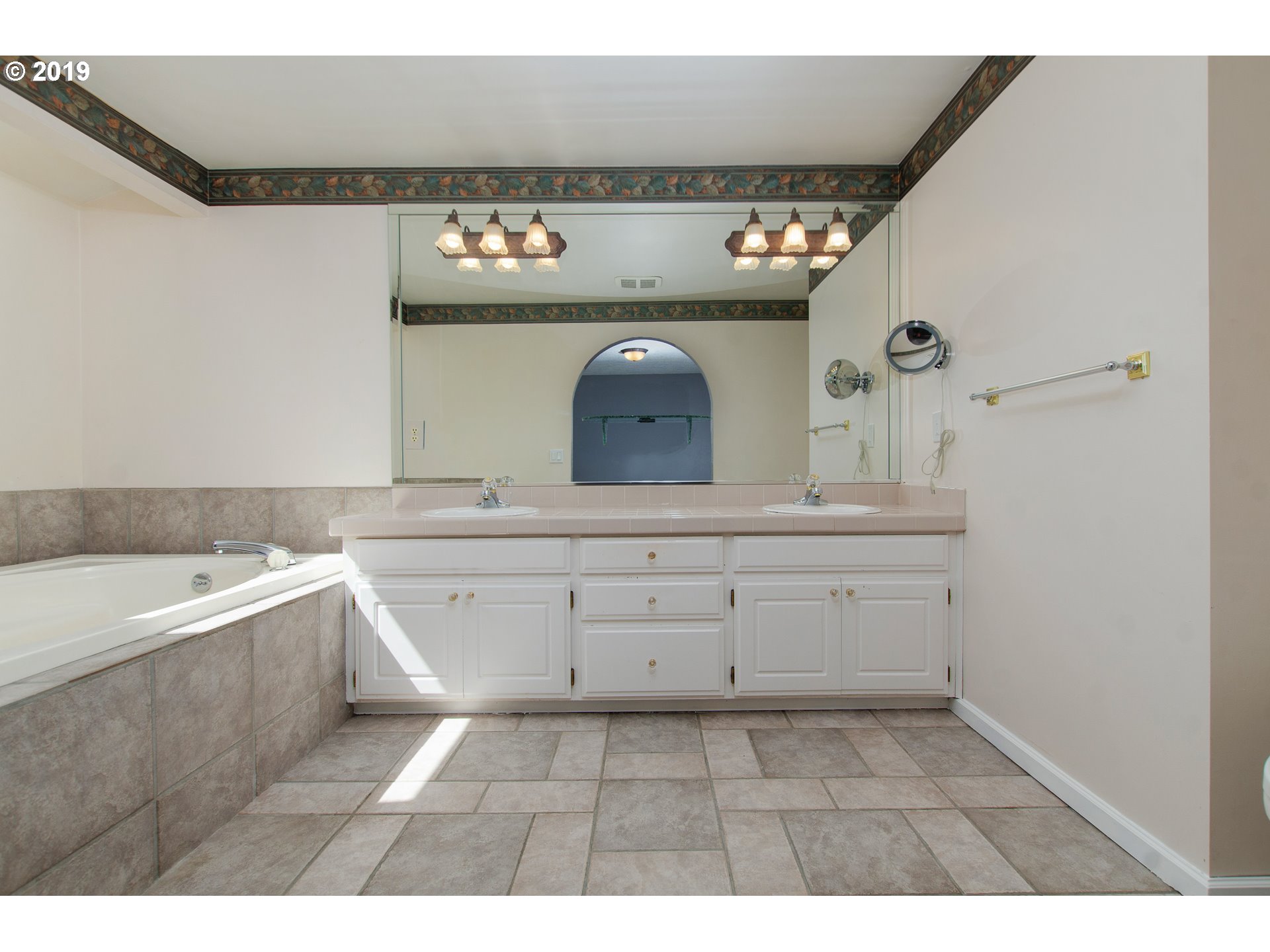 2463 Southeast Barnes Road Gresham, OR 97080 - Photo 10 of 23 Gallery Image 10