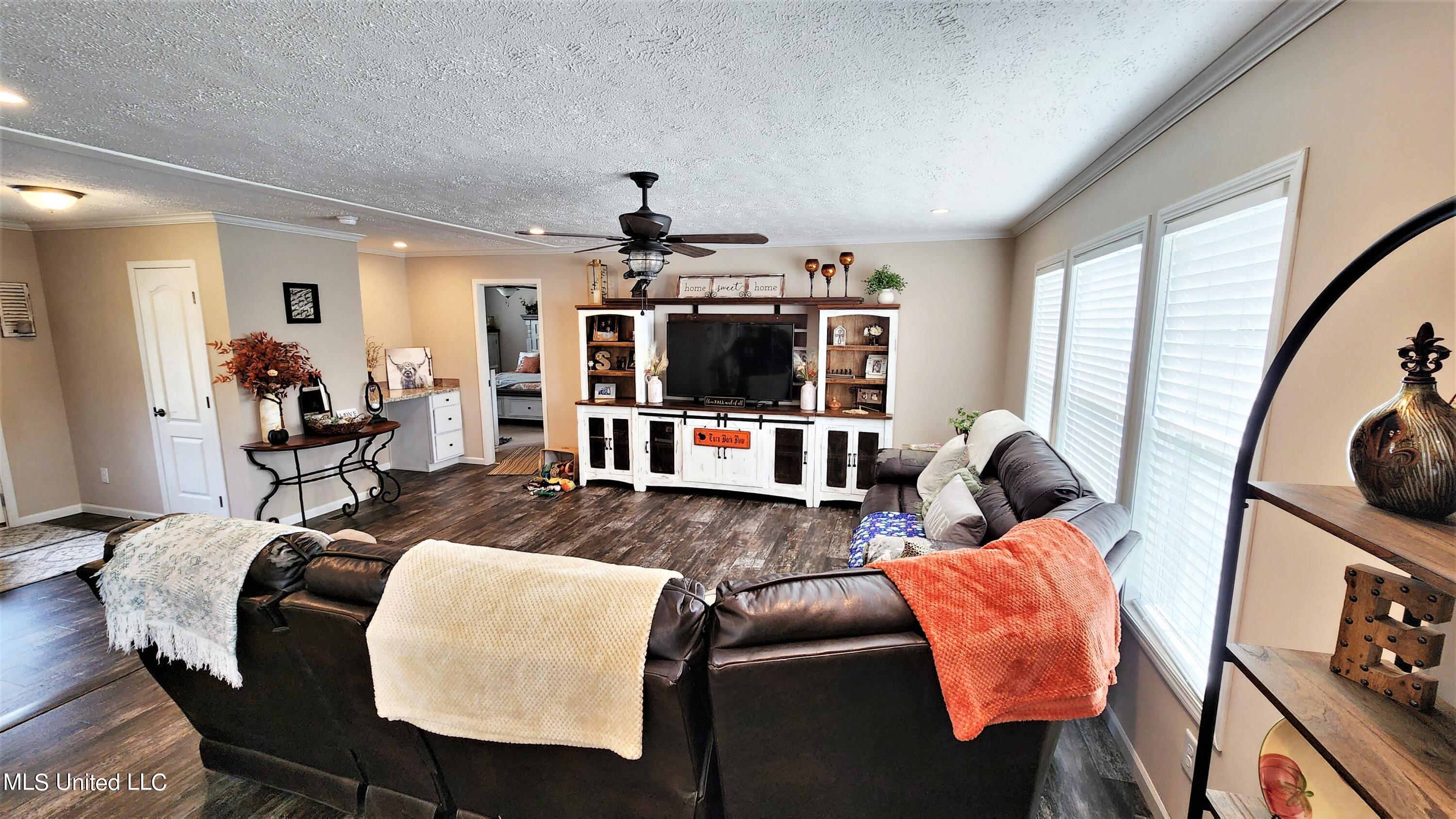 15785 Omas Road Vancleave, MS 39565 - Photo 11 of 20 Living room