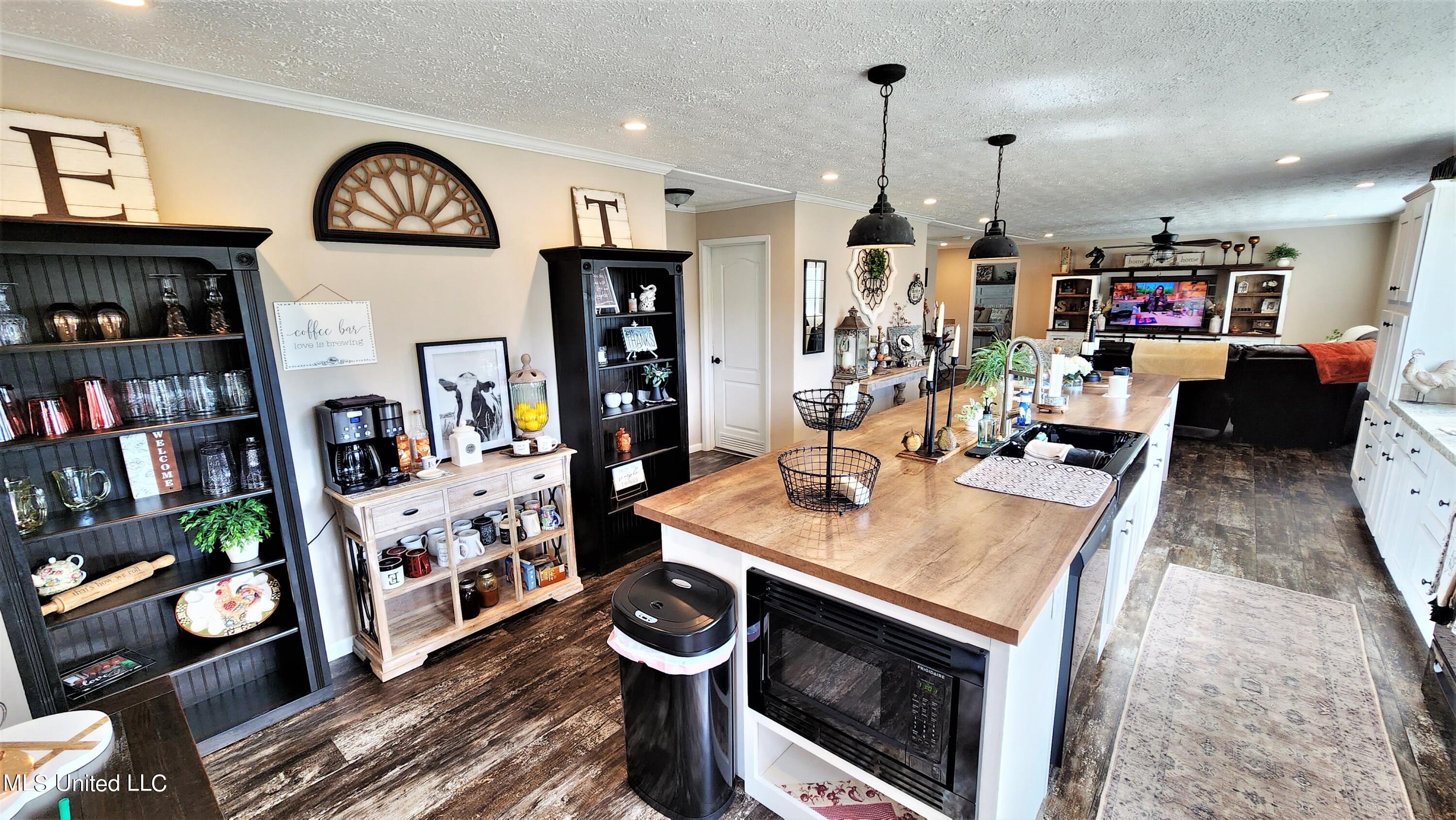 15785 Omas Road Vancleave, MS 39565 - Photo 9 of 20 kitchen center bar
