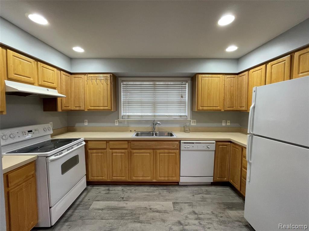 1125 Eureka Road, Unit 206 Wyandotte, MI 48192 - Photo 3 of 13
